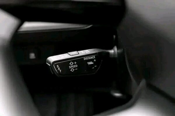 Audi Q4 e-tron - Image 4
