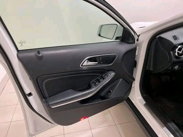 Mercedes - Image 19