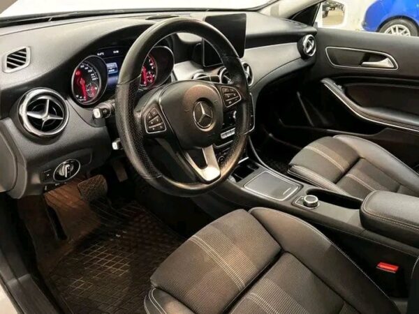 Mercedes - Image 24