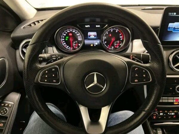 Mercedes - Image 25