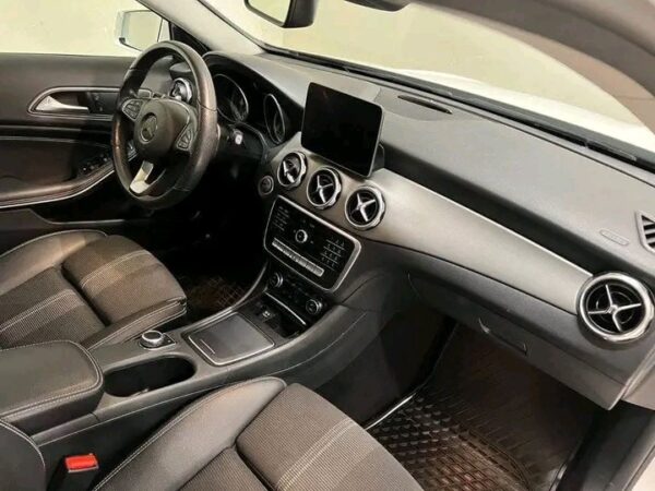 Mercedes - Image 26