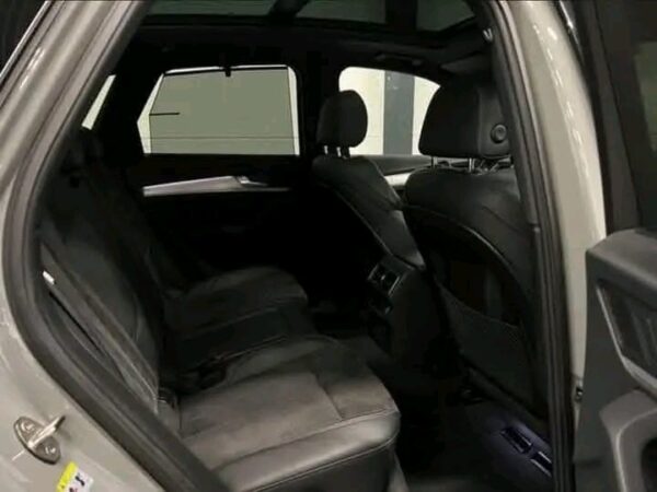 Audi SQ5 - Image 10