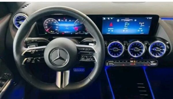 MERCEDES BENZ GLA - Image 16