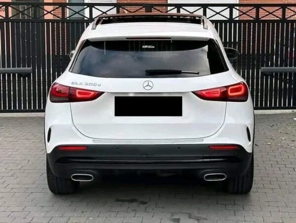 Mercedes GLA 200D - Image 18