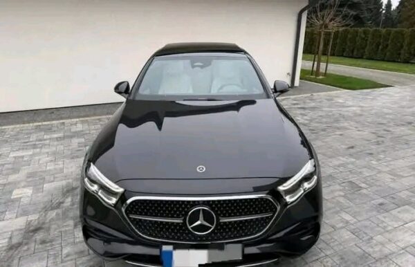 Mercedes-Benz E-Class 300 - Image 2