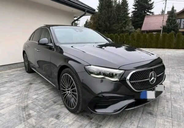 Mercedes-Benz E-Class 300 - Image 28