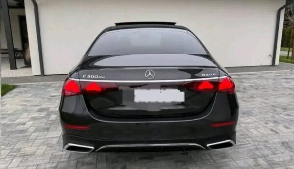 Mercedes-Benz E-Class 300 - Image 30