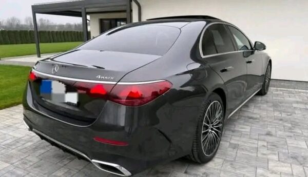 Mercedes-Benz E-Class 300 - Image 29