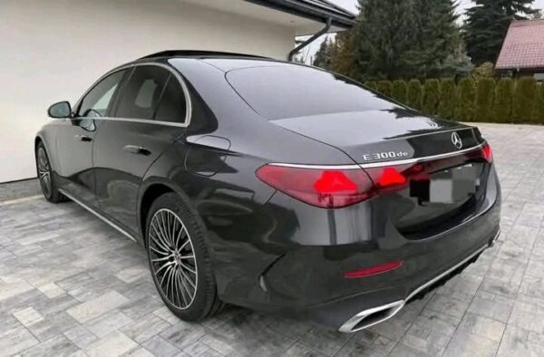 Mercedes-Benz E-Class 300 - Image 27