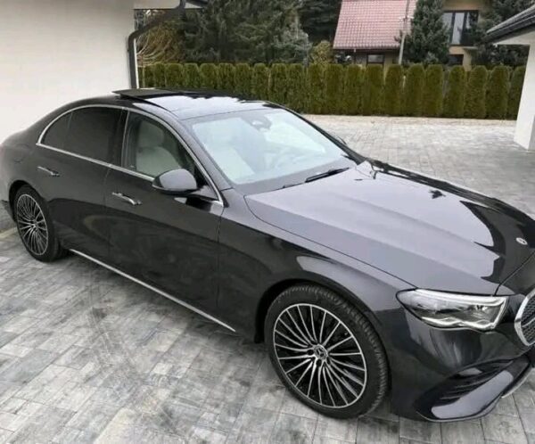 Mercedes-Benz E-Class 300 - Image 26