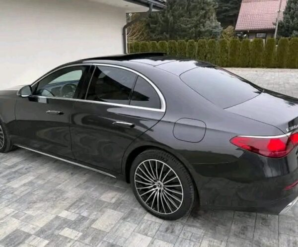 Mercedes-Benz E-Class 300 - Image 18