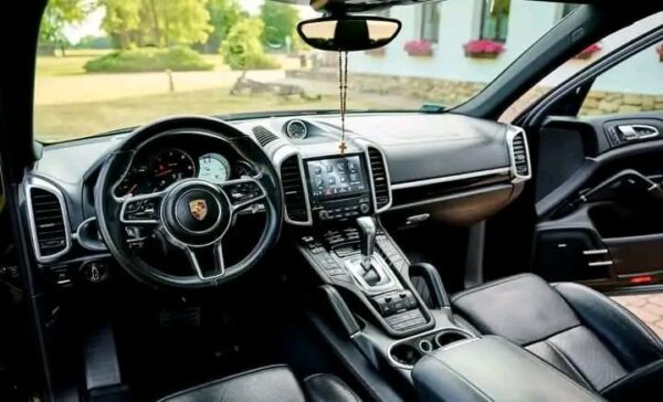 Porsche Cayenne – Image 10