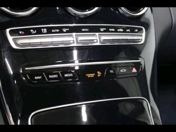 Mercedes-Benz C 200 - Image 6
