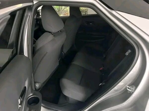 Toyota C-HR 1.8 - Image 7