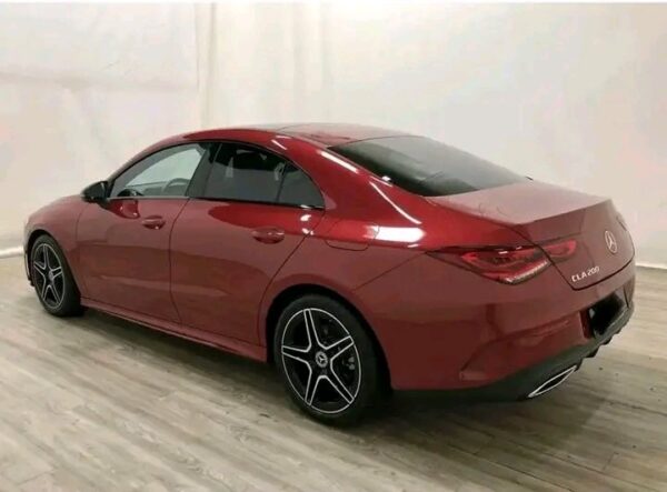 Mercedes-Benz CLA 200 AMG - Image 13