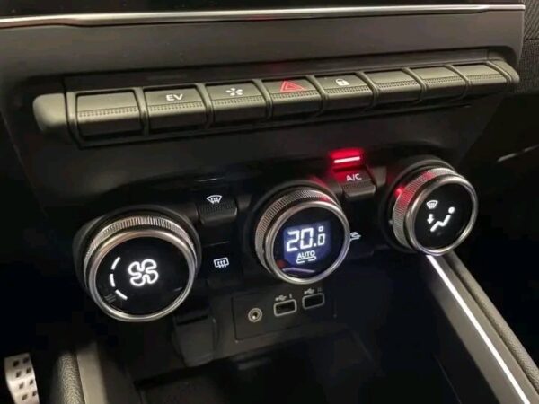 Renault Clio 1.6 – Image 12