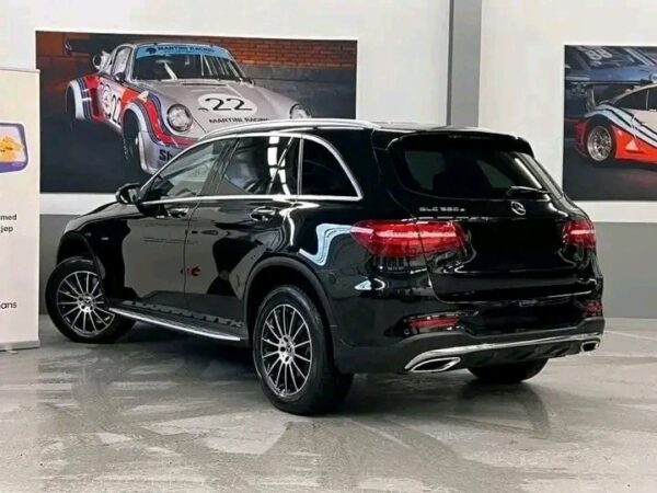 Mercedes-Benz GLC 350e - Image 29