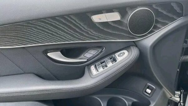 Mercedes-Benz GLC 300d 4M AMG Diesel - Image 11