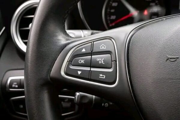Mercedes-Benz GLC Coupe 350e 4Matic - Image 13