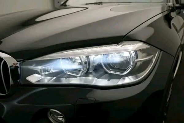 BMW 118i Sport Line PDC SHZ NAVI W-LAN LED AHK PANO - Image 5