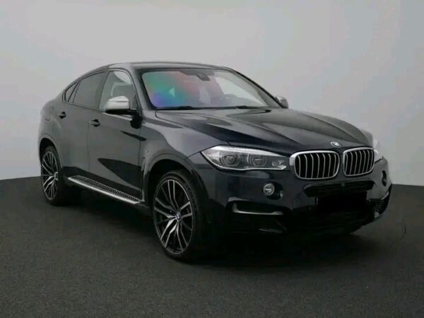 BMW 118i Sport Line PDC SHZ NAVI W-LAN LED AHK PANO