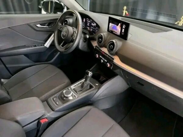 Audi Q2 35 TDI quattro Aut. STANDHEIZUNG NAVI LED - Image 6