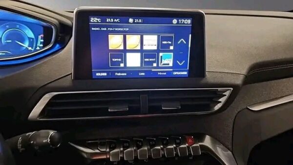 Peugeot 3008 GT Line 1.6 BlueHDi Towbar, Carplay – Image 7