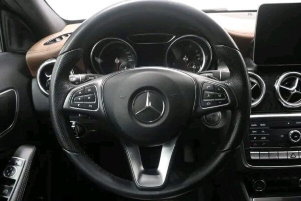 Mercedes-Benz GLA 220 4MATIC automatic - Image 8