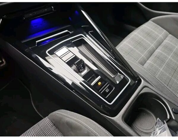 Volkswagen GOLF – Image 8