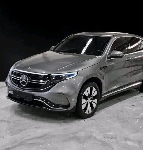 Mercedes-Benz EQC 400 4MATIC AMG - Image 2