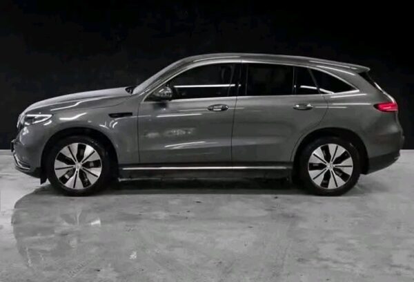 Mercedes-Benz EQC 400 4MATIC AMG - Image 15