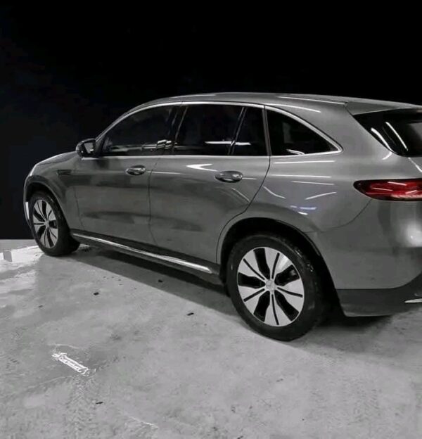 Mercedes-Benz EQC 400 4MATIC AMG - Image 16