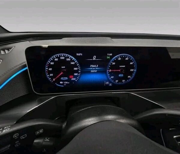 Mercedes-Benz EQC 400 4MATIC AMG - Image 11