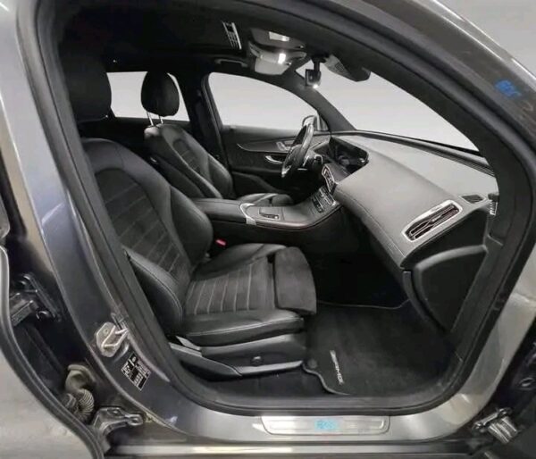 Mercedes-Benz EQC 400 4MATIC AMG - Image 9