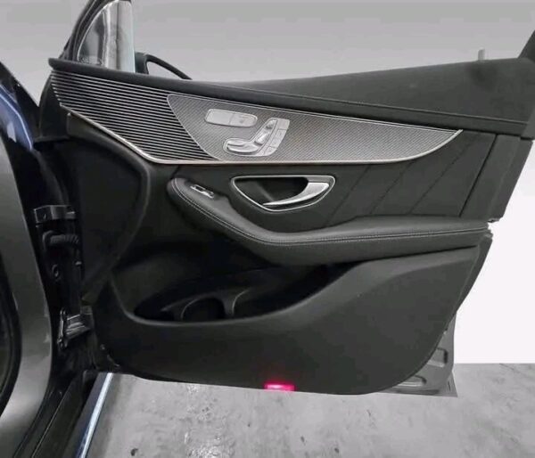 Mercedes-Benz EQC 400 4MATIC AMG - Image 10