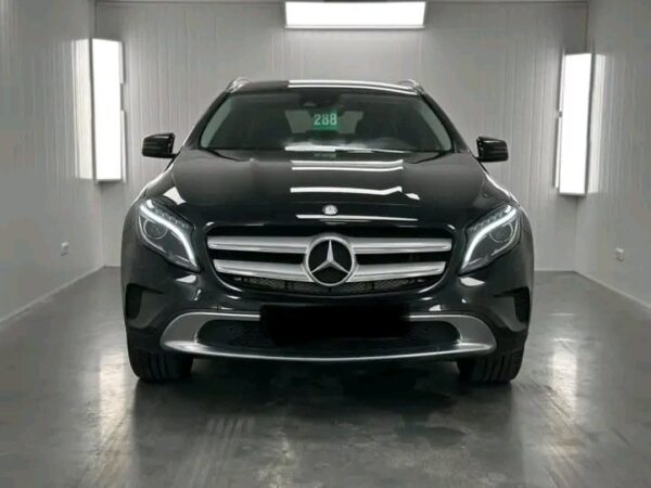 Mercedes-Benz GLA 220d Bi-Xenon