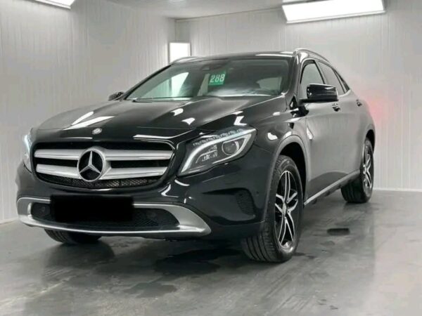Mercedes-Benz GLA 220d Bi-Xenon - Image 3