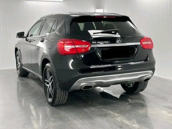 Mercedes-Benz GLA 220d Bi-Xenon - Image 30