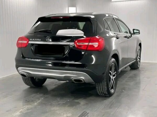 Mercedes-Benz GLA 220d Bi-Xenon - Image 29