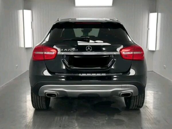 Mercedes-Benz GLA 220d Bi-Xenon - Image 31