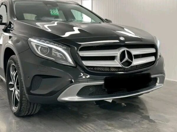 Mercedes-Benz GLA 220d Bi-Xenon - Image 2