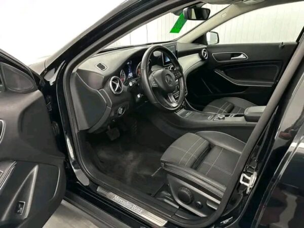 Mercedes-Benz GLA 220d Bi-Xenon - Image 18