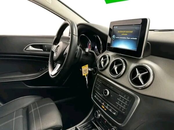 Mercedes-Benz GLA 220d Bi-Xenon - Image 22