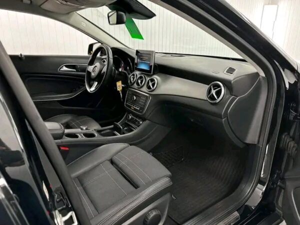 Mercedes-Benz GLA 220d Bi-Xenon - Image 17