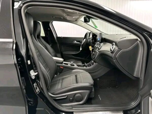 Mercedes-Benz GLA 220d Bi-Xenon - Image 9