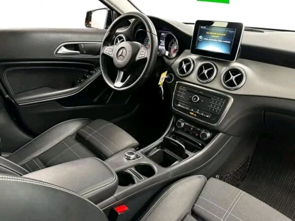 Mercedes-Benz GLA 220d Bi-Xenon - Image 12