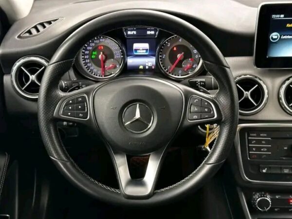 Mercedes-Benz GLA 220d Bi-Xenon - Image 21
