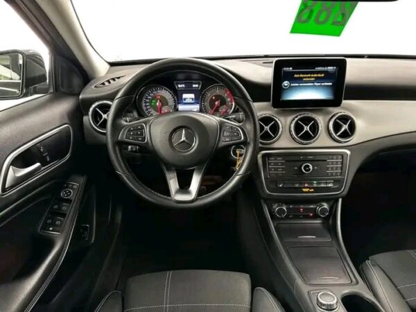 Mercedes-Benz GLA 220d Bi-Xenon - Image 13