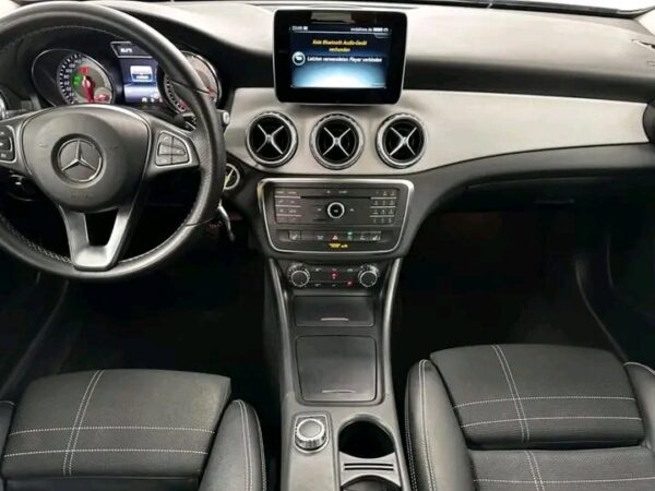 Mercedes-Benz GLA 220d Bi-Xenon - Image 16