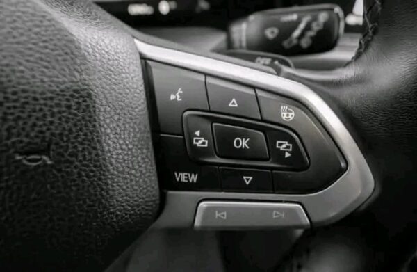 Volkswagen Golf – Image 9